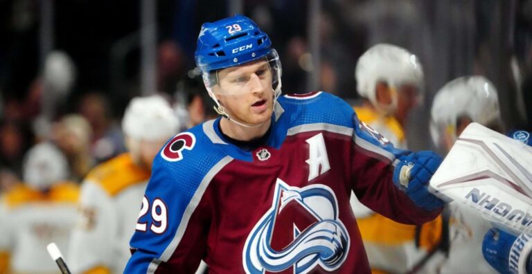 Stars Edge Avalanche in Over Time as Landeskog Returns in Game 3 Stars Edge Avalanche in Over Time as Landeskog Returns in Game 3